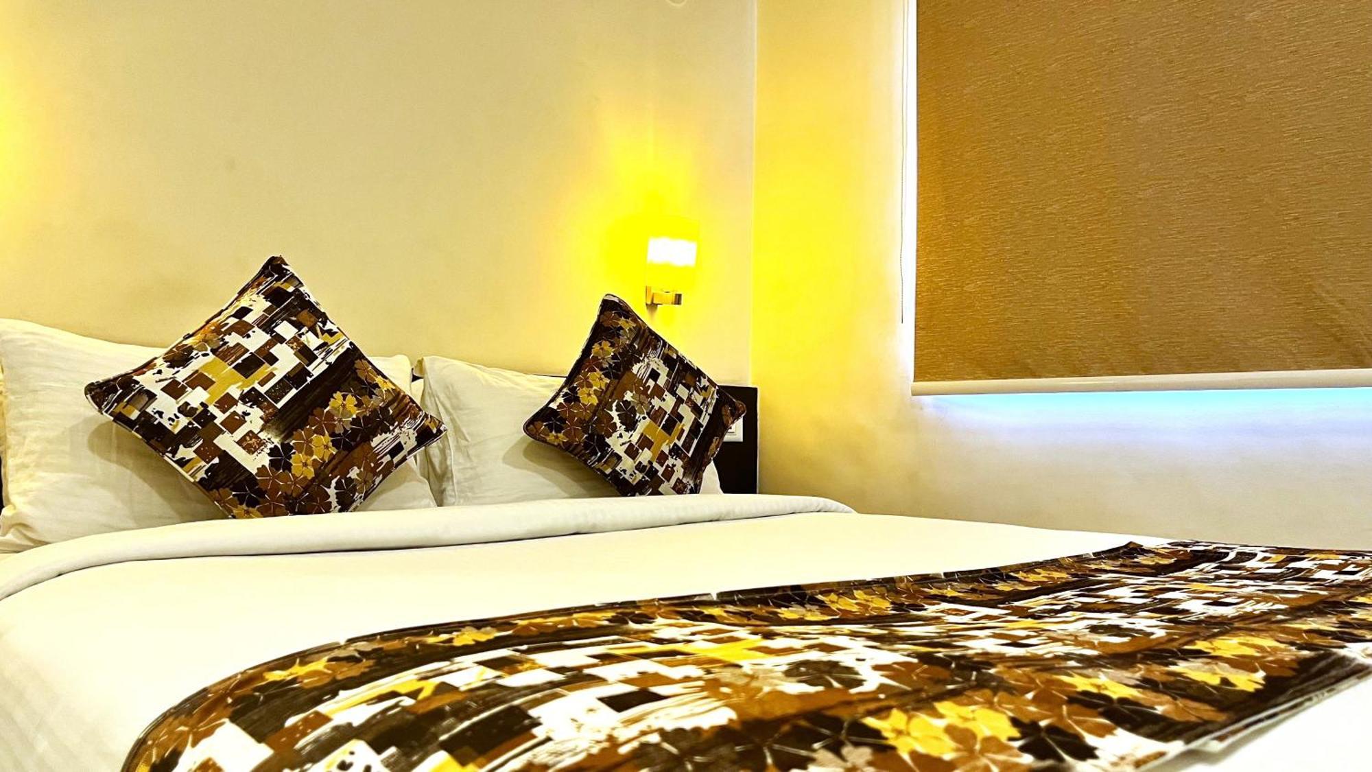 Omatra Essence Suites Bangalore Exterior foto