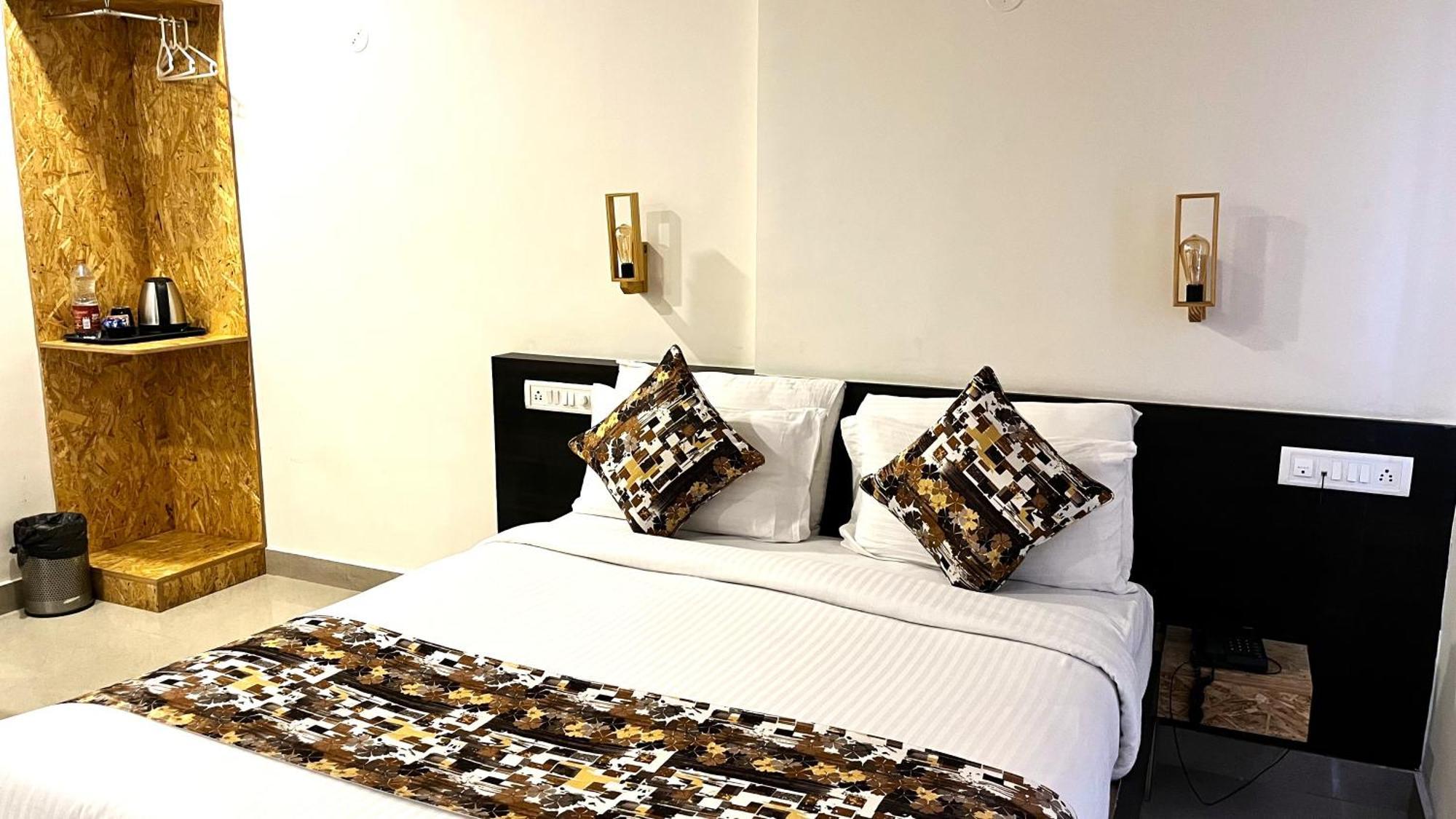 Omatra Essence Suites Bangalore Exterior foto