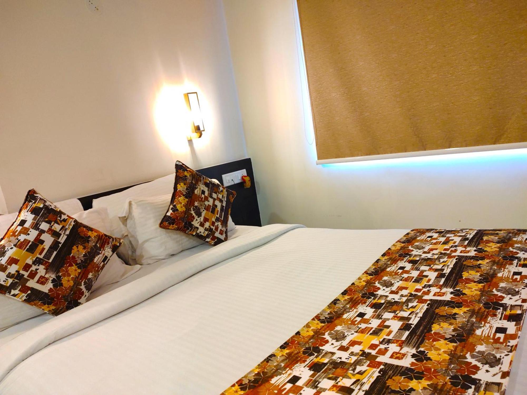 Omatra Essence Suites Bangalore Exterior foto
