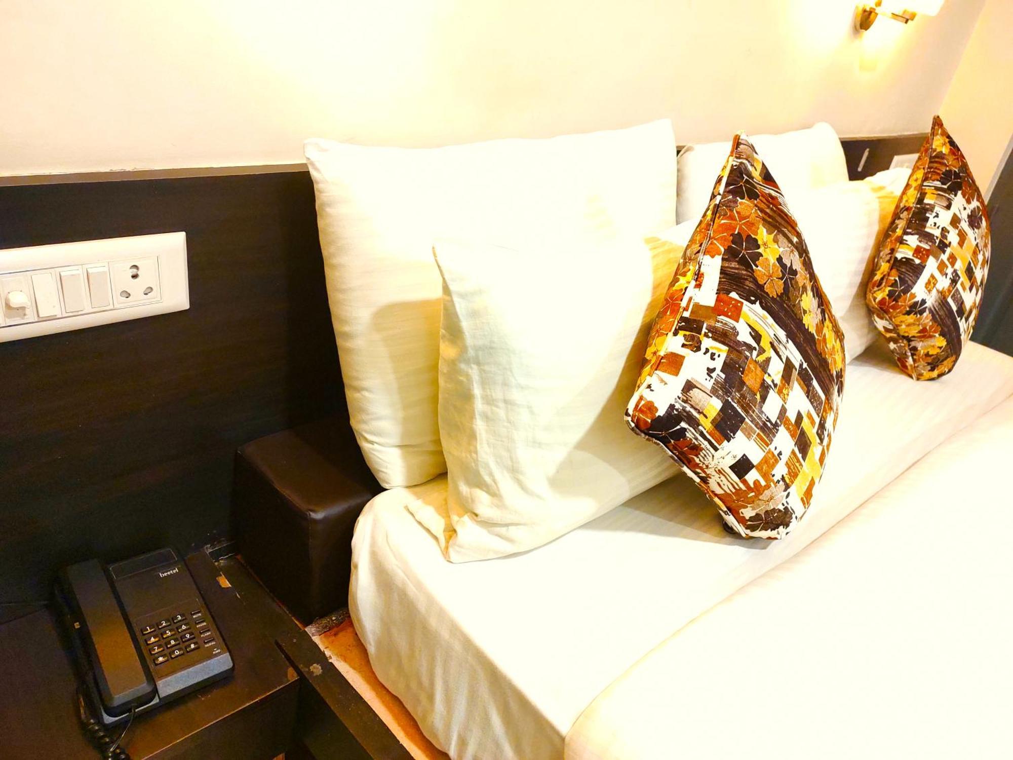 Omatra Essence Suites Bangalore Exterior foto